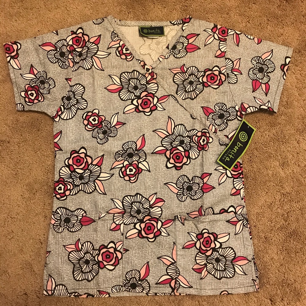 NWT Bonita Floral Scrub Top